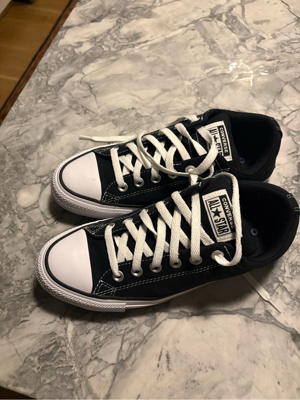 Worn once unisex Converse padded around ankle Chuck Taylor low Top Sneakers